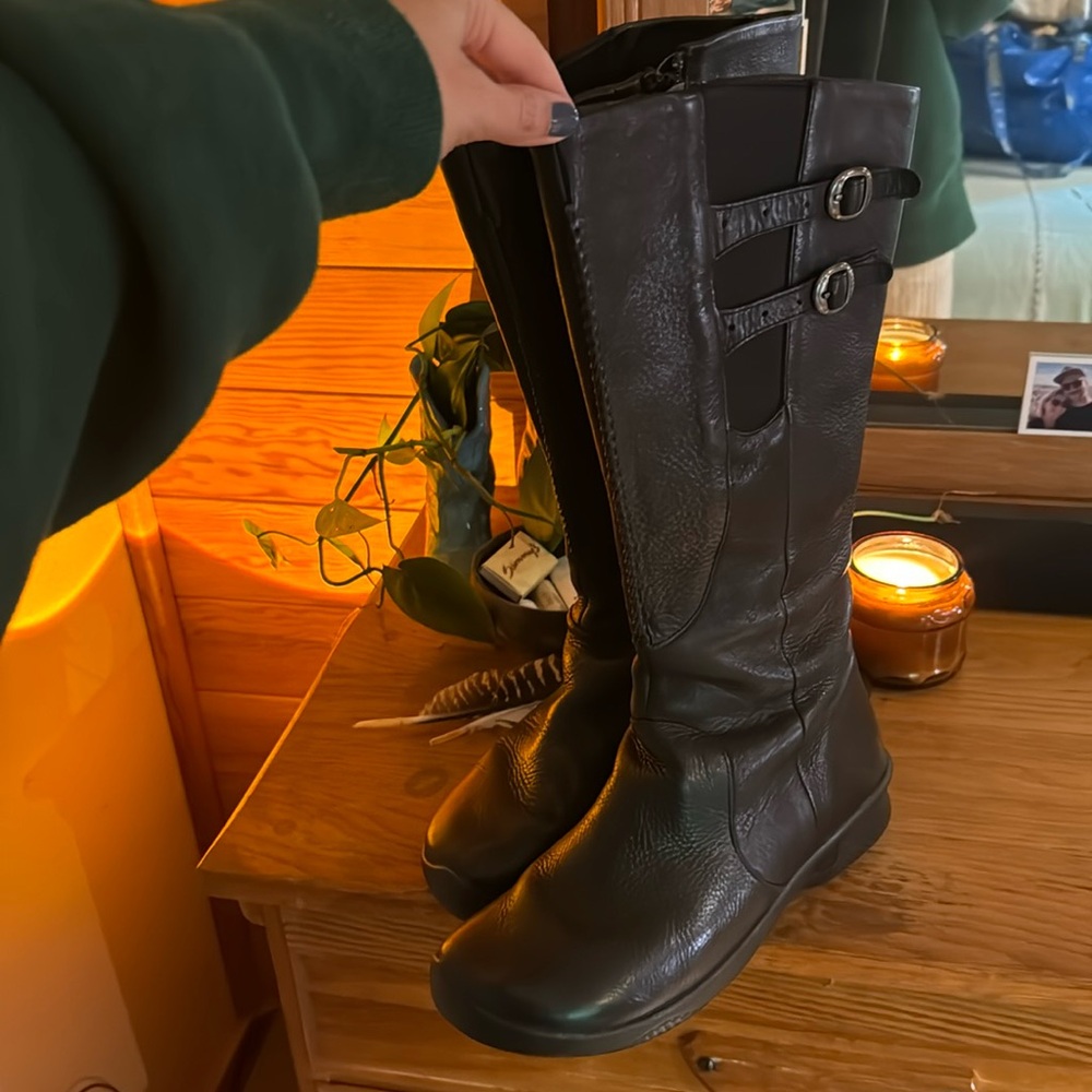 Women’s Size 10 KEEN “Bern Baby Bern” riding boot
